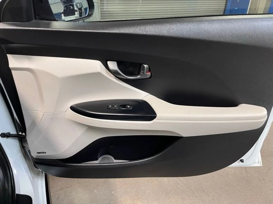 2020 Hyundai Veloster - Image 10 of 20