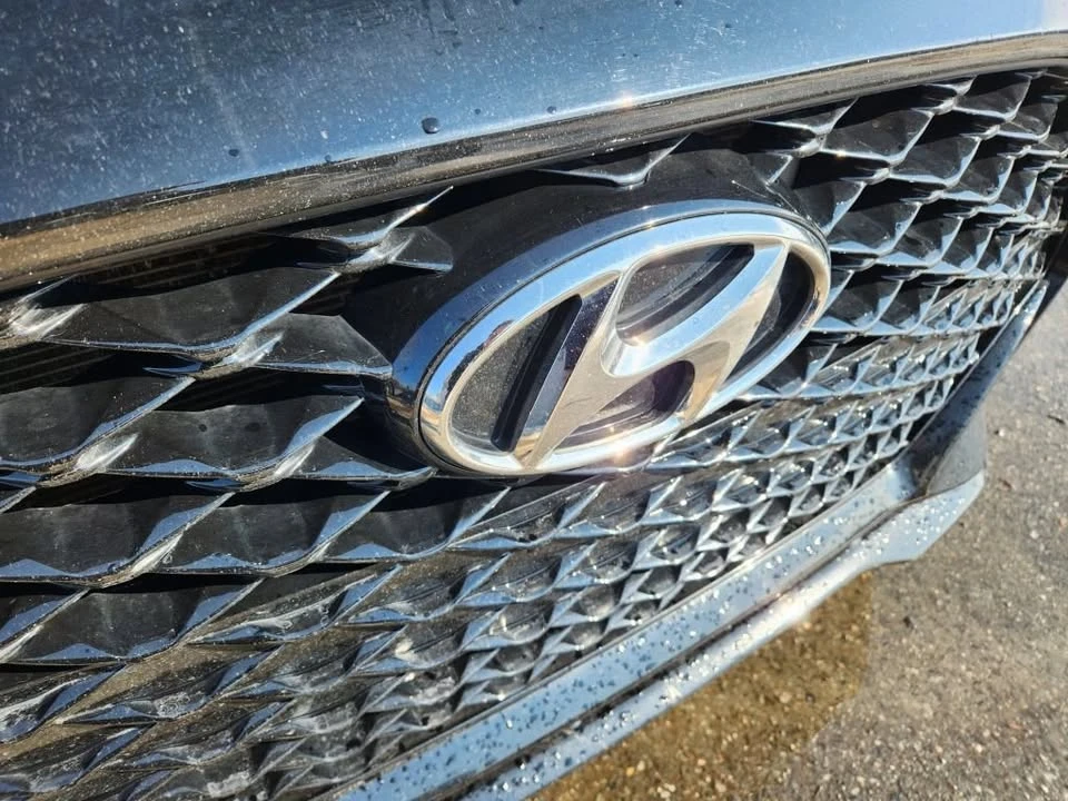 2020 Hyundai Veloster - Image 8 of 17