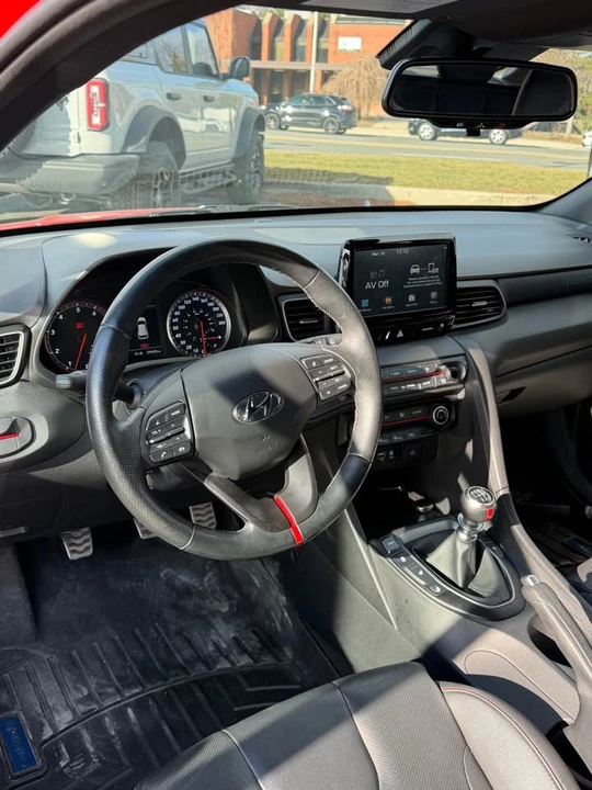 2020 Hyundai Veloster - Image 9 of 10