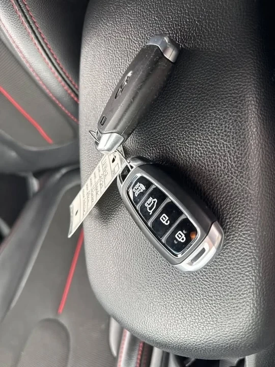 2020 Hyundai Veloster - Image 8 of 9