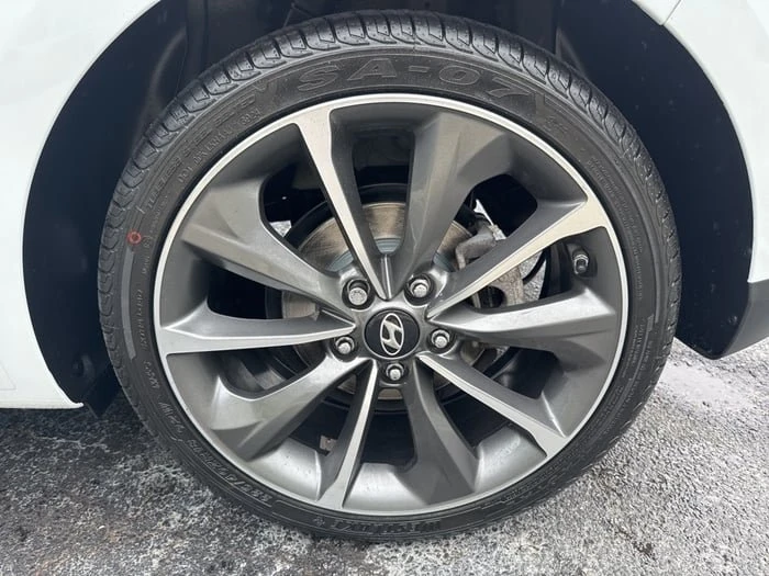 2020 Hyundai Veloster - Image 7 of 8