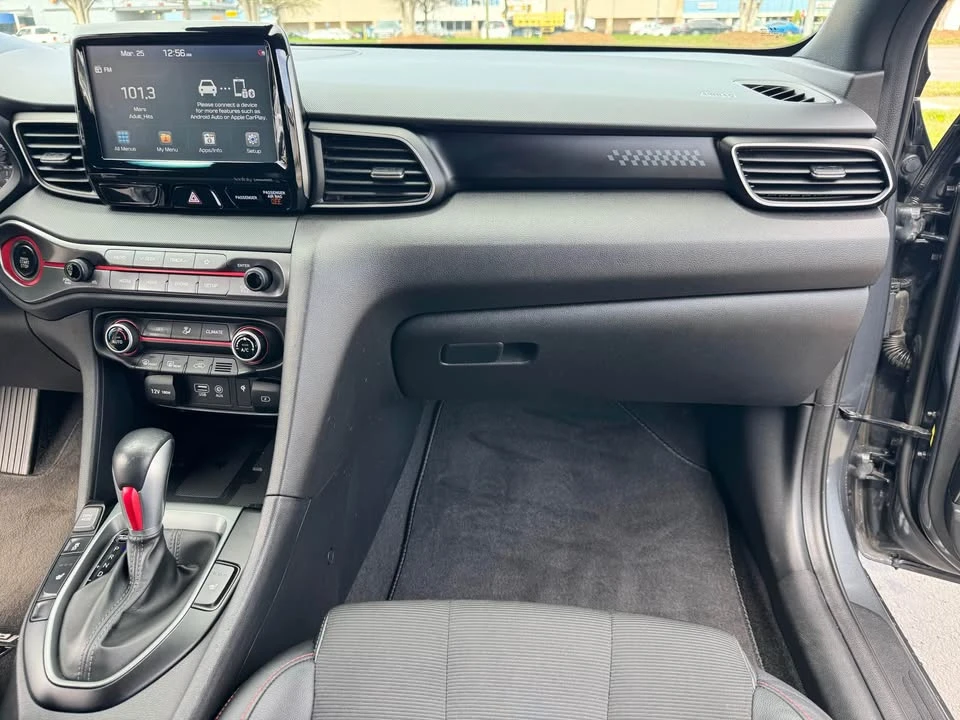 2020 Hyundai Veloster - Image 10 of 12