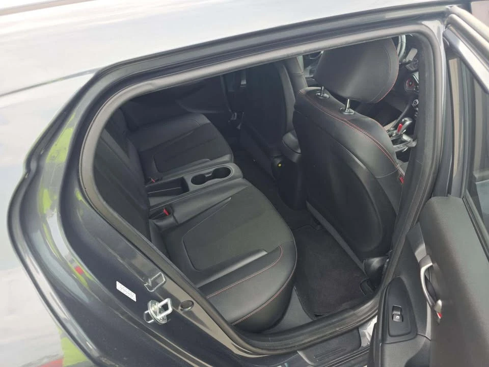 2020 Hyundai Veloster - Image 5 of 8