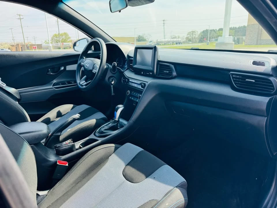2020 Hyundai Veloster - Image 11 of 18