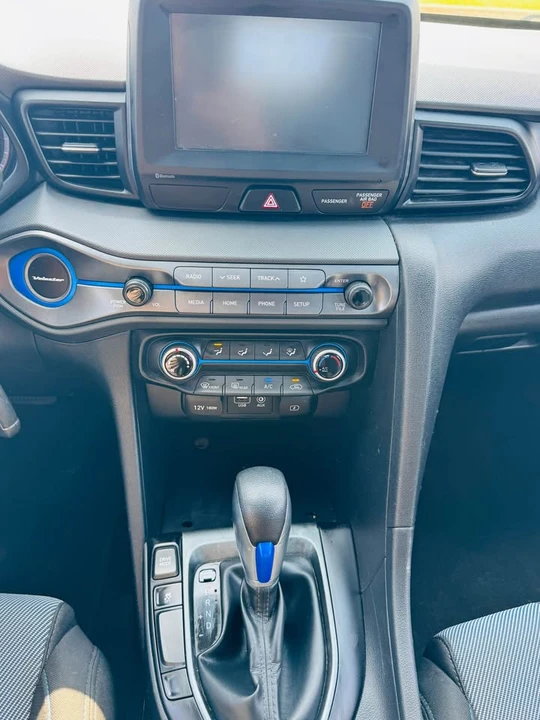 2020 Hyundai Veloster - Image 13 of 18