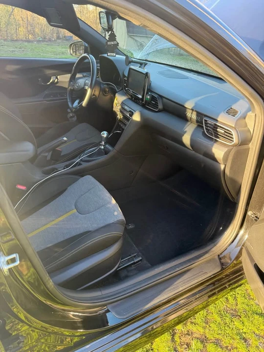 2020 Hyundai Veloster - Image 8 of 16