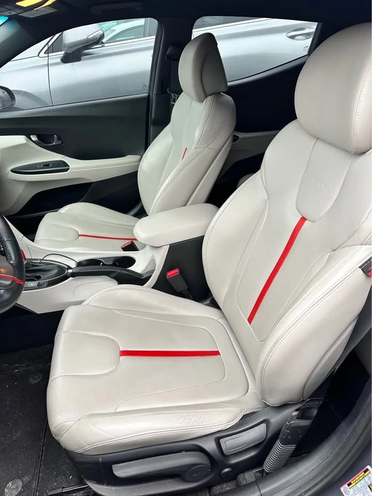 2020 Hyundai Veloster - Image 8 of 9