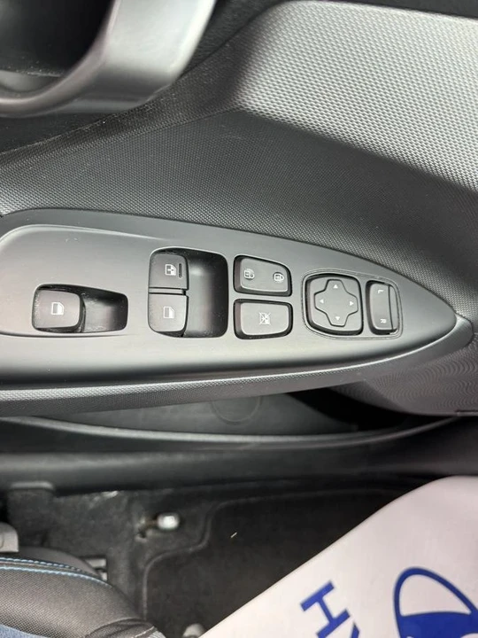 2020 Hyundai Veloster - Image 19 of 20