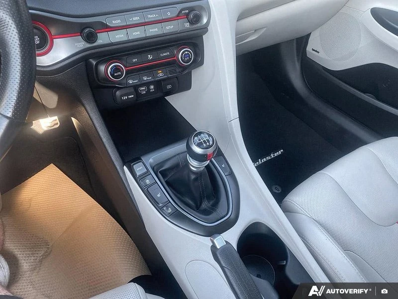 2020 Hyundai Veloster - Image 14 of 18