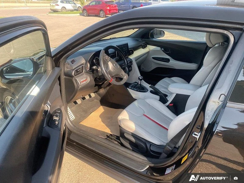2020 Hyundai Veloster - Image 11 of 18