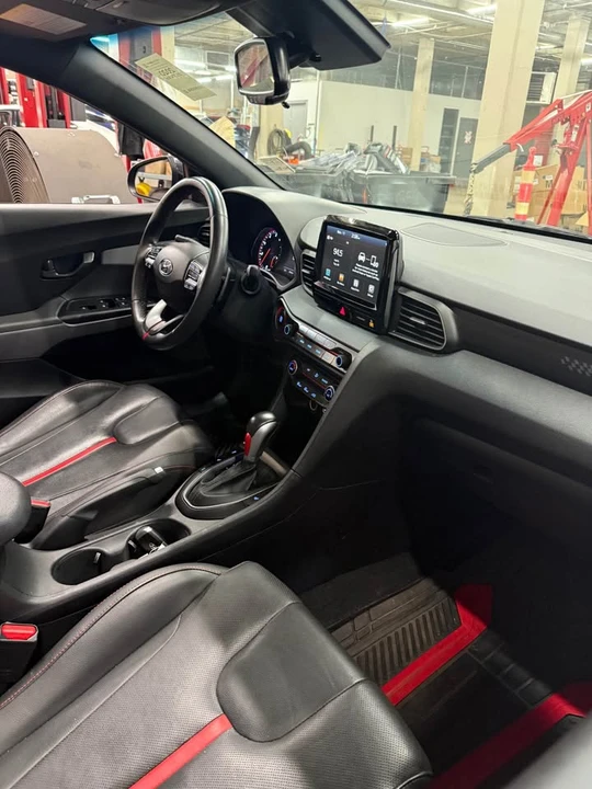 2020 Hyundai Veloster - Image 10 of 14