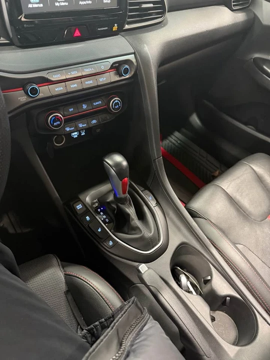 2020 Hyundai Veloster - Image 9 of 14