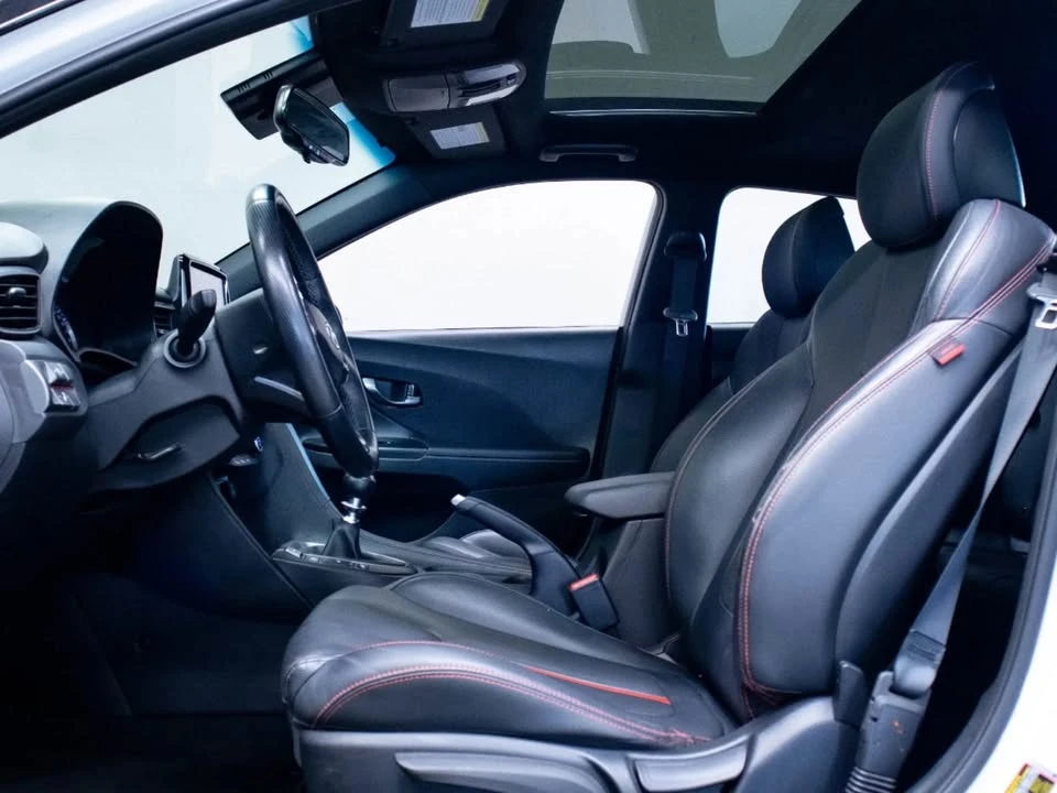 2020 Hyundai Veloster - Image 9 of 10