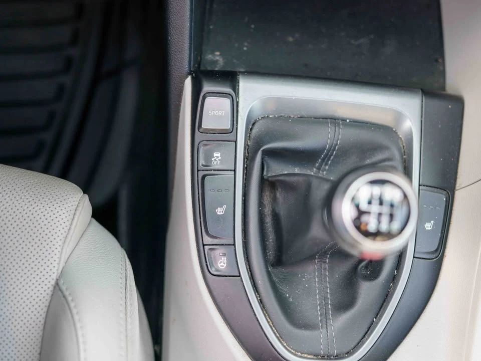 2020 Hyundai Veloster - Image 9 of 18