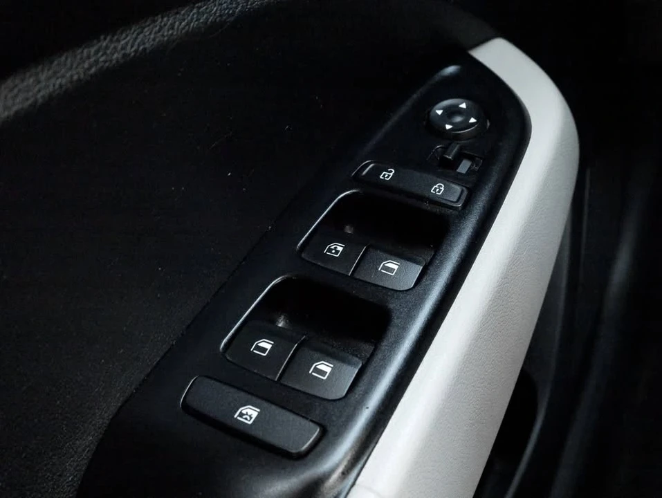 2020 Hyundai Venue - Image 13 of 20