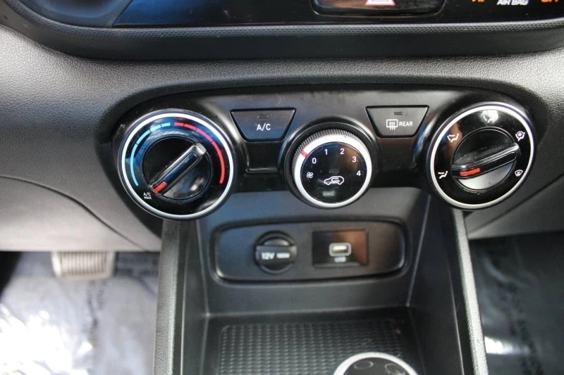 2020 Hyundai Venue - Image 18 of 19