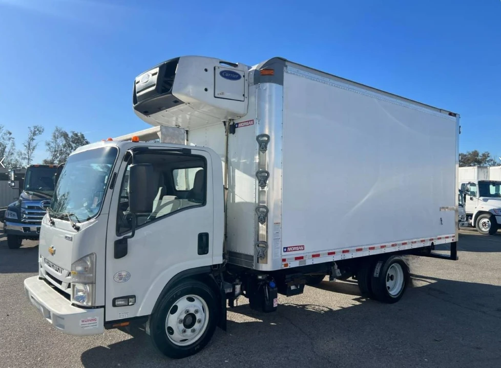 2020 Isuzu Elf - Image 8 of 12