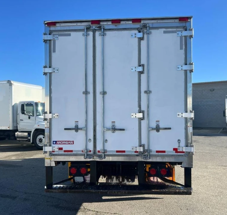 2020 Isuzu Elf - Image 11 of 12