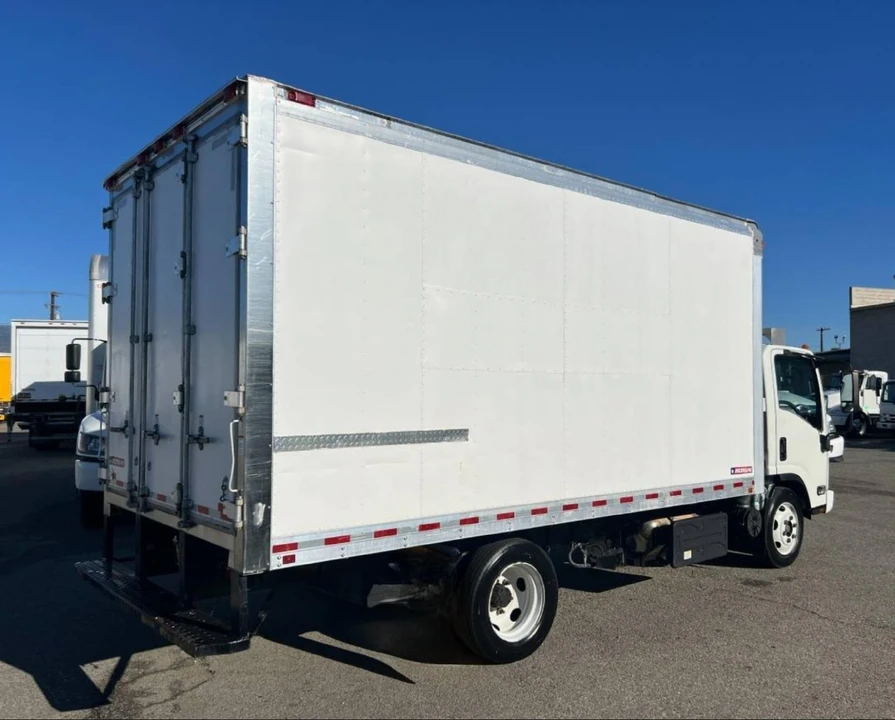 2020 Isuzu Elf - Image 12 of 12
