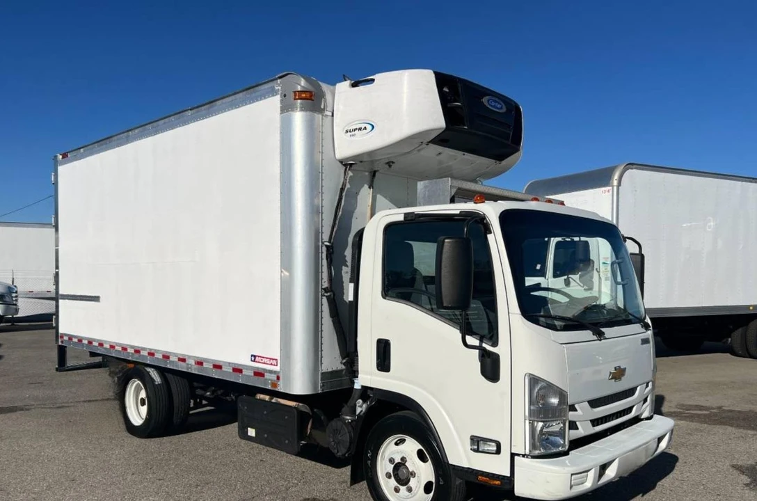 2020 Isuzu Elf - Image 6 of 12