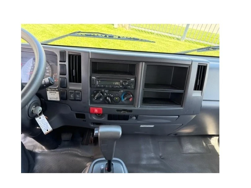2020 Isuzu Elf - Image 9 of 24