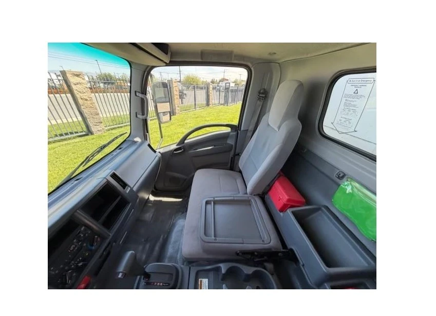 2020 Isuzu Elf - Image 8 of 24