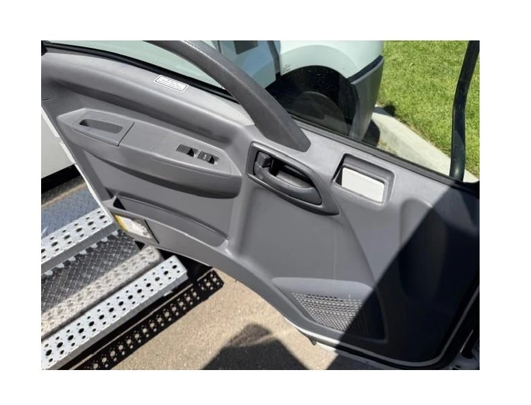 2020 Isuzu Elf - Image 11 of 24