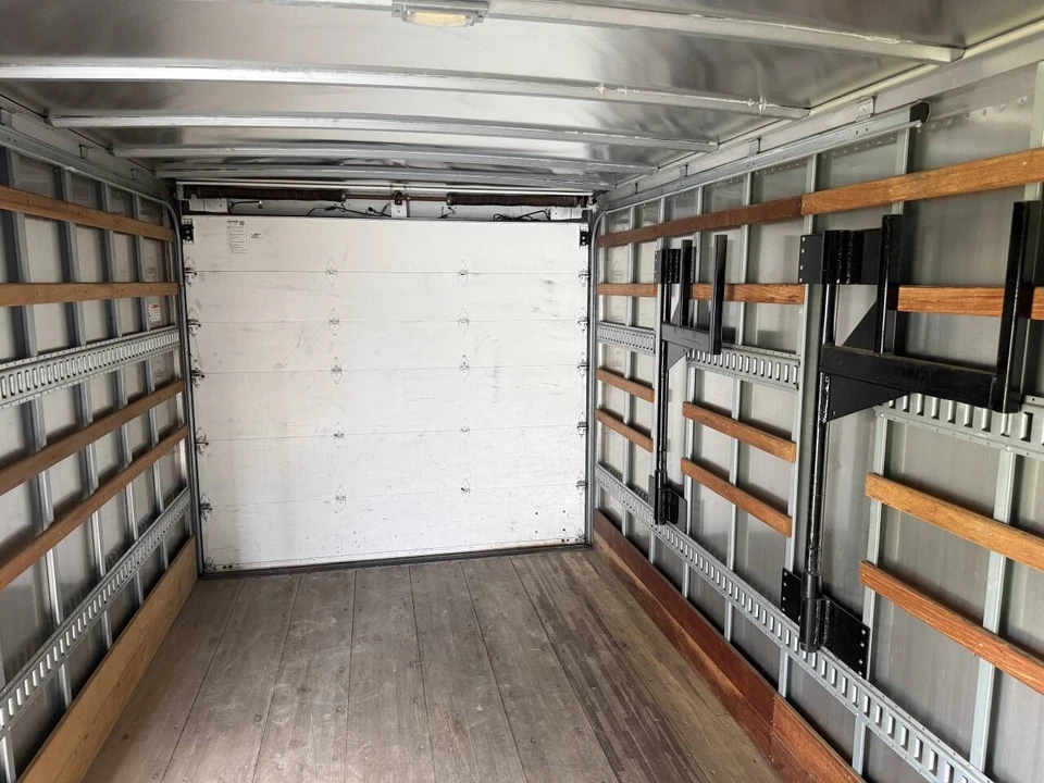 2020 Isuzu Elf - Image 13 of 21