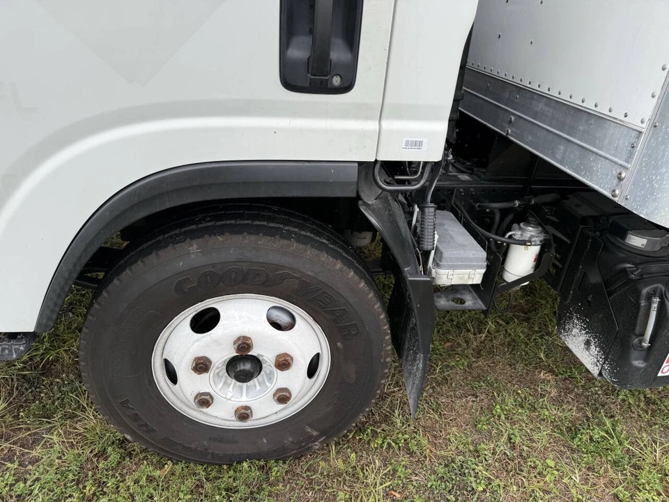 2020 Isuzu Elf - Image 21 of 21