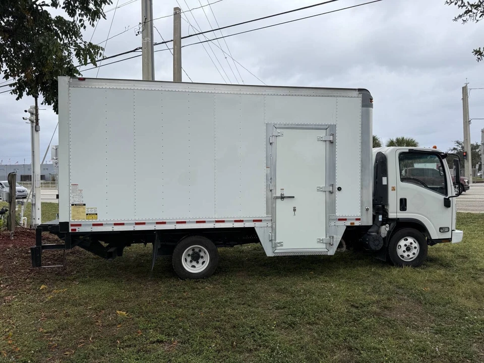 2020 Isuzu Elf - Image 7 of 21