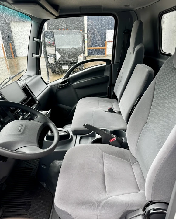 2020 Isuzu Elf - Image 7 of 17