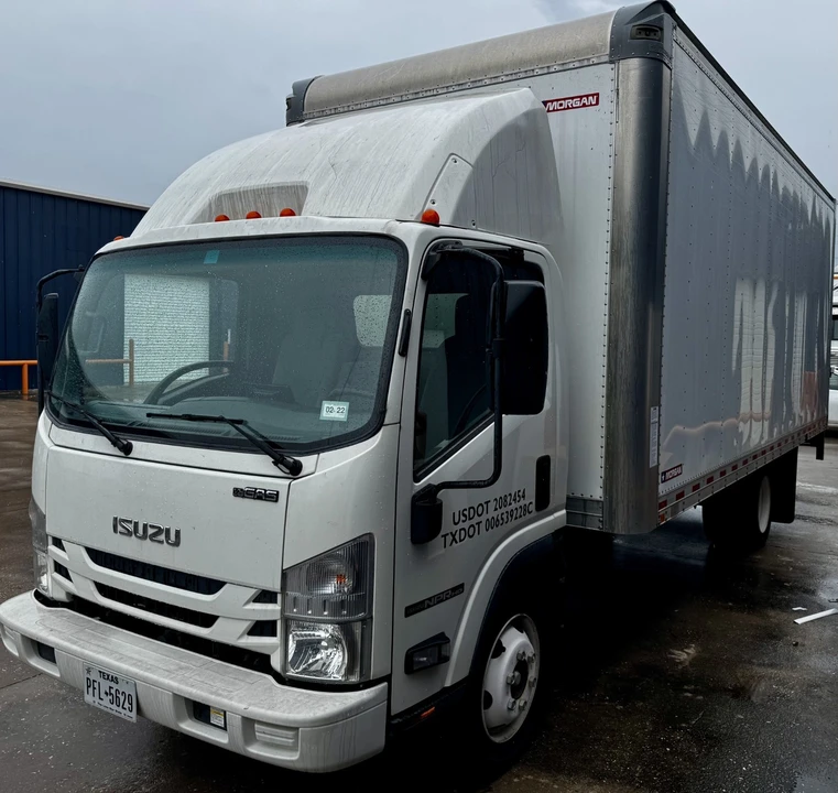 2020 Isuzu Elf - Image 9 of 17