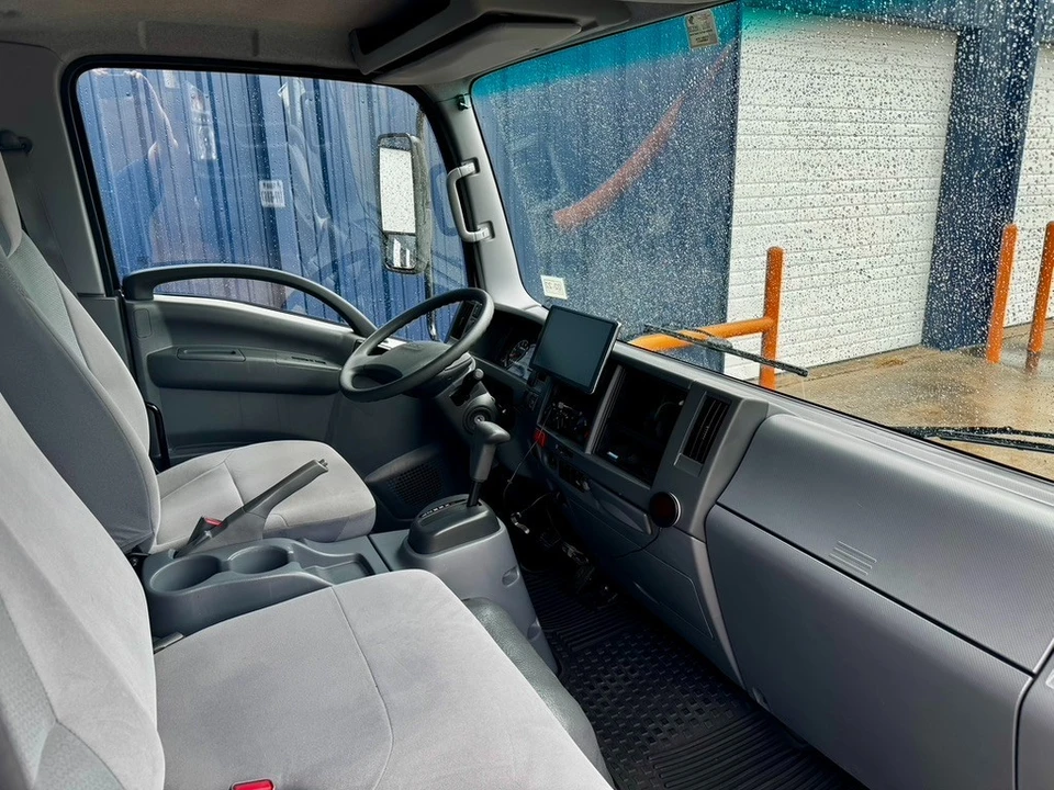 2020 Isuzu Elf - Image 8 of 17