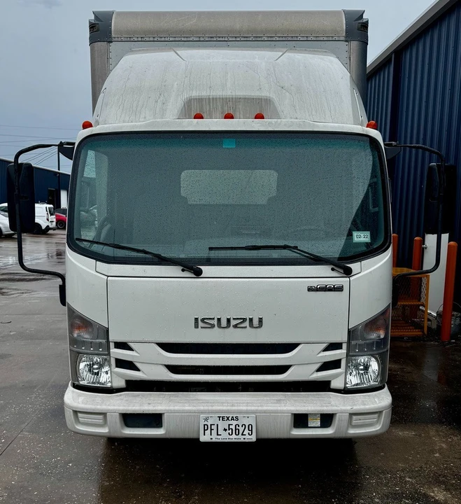 2020 Isuzu Elf - Image 15 of 17