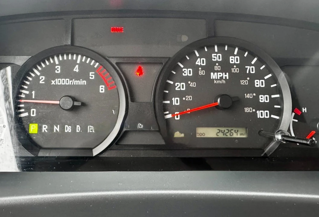 2020 Isuzu Elf - Image 10 of 17