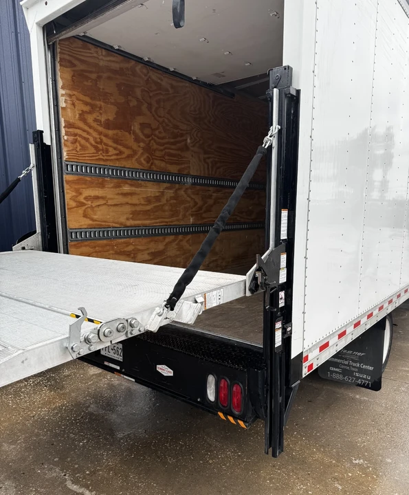 2020 Isuzu Elf - Image 12 of 17