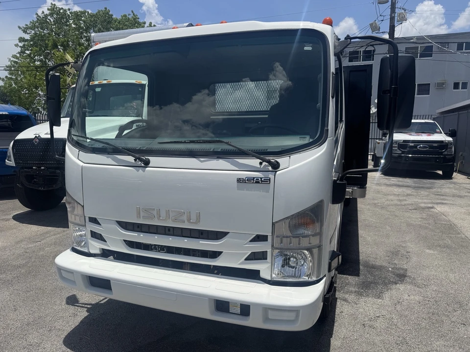 2020 Isuzu Elf - Image 6 of 17