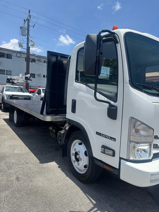 2020 Isuzu Elf - Image 7 of 17