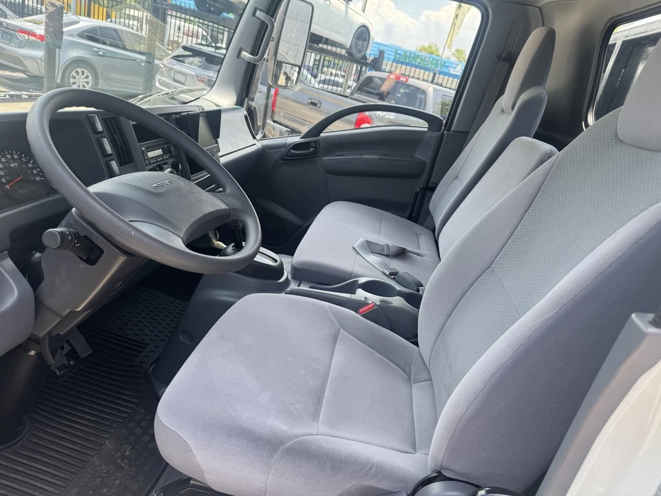 2020 Isuzu Elf - Image 15 of 17