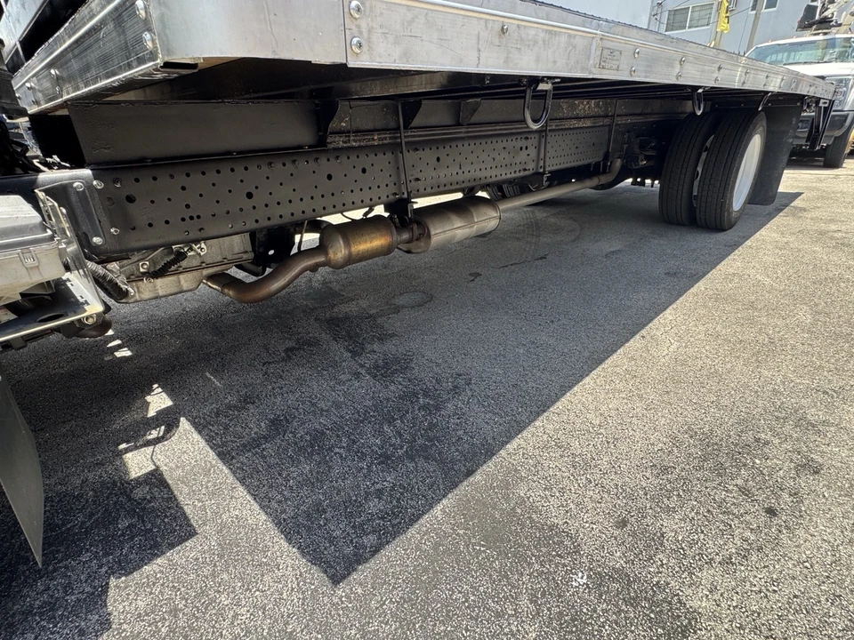 2020 Isuzu Elf - Image 10 of 17