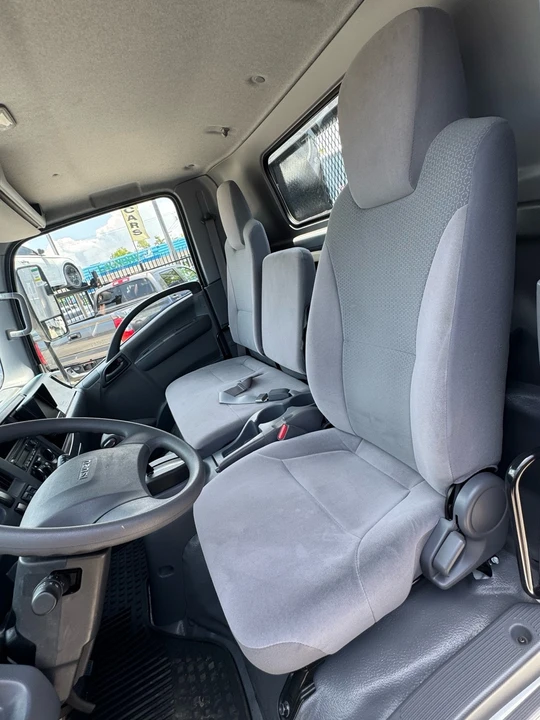 2020 Isuzu Elf - Image 14 of 17