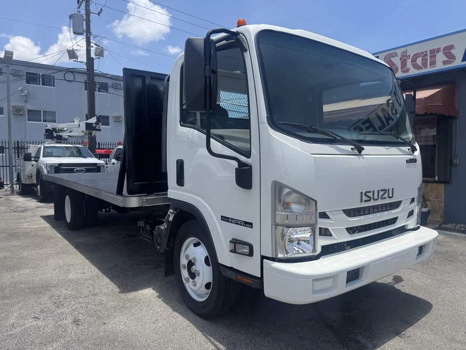2020 Isuzu Elf - Image 5 of 17