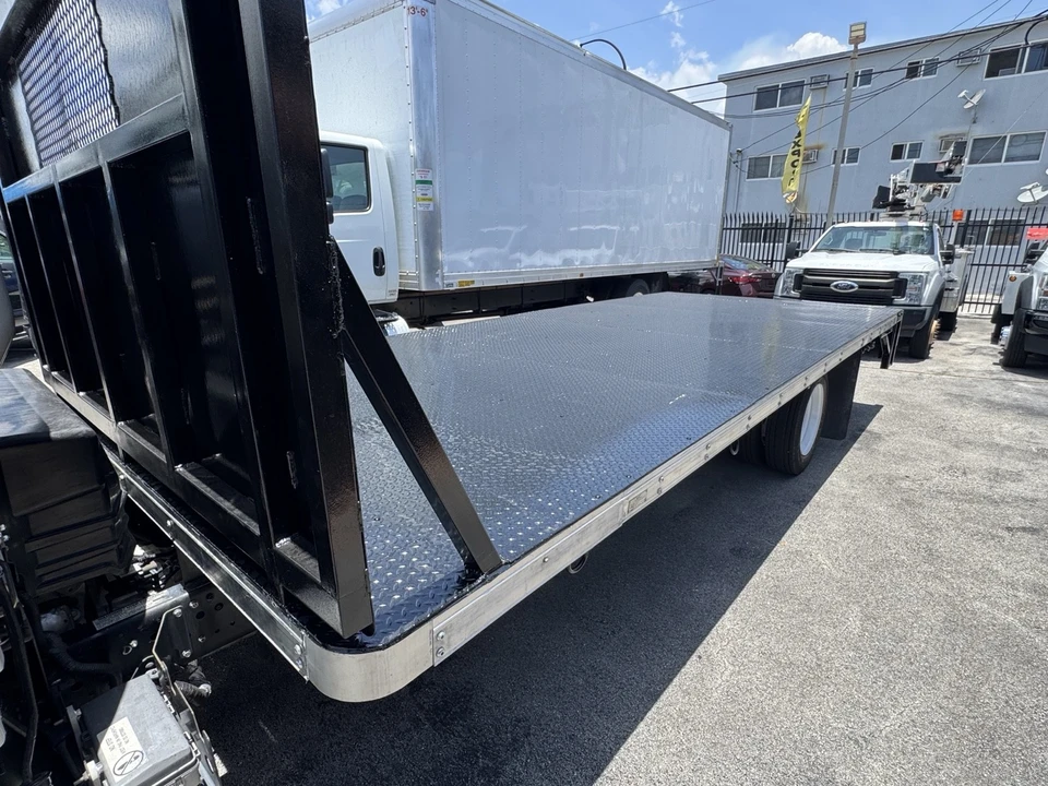 2020 Isuzu Elf - Image 11 of 17