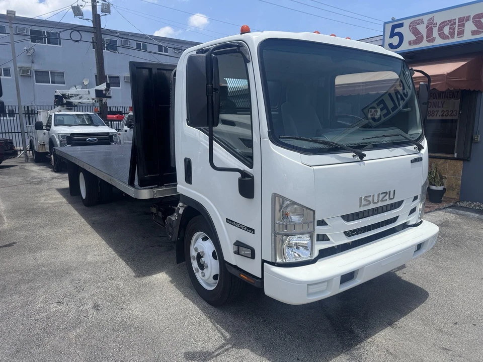2020 Isuzu Elf - Image 3 of 17