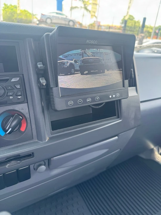 2020 Isuzu Elf - Image 16 of 17