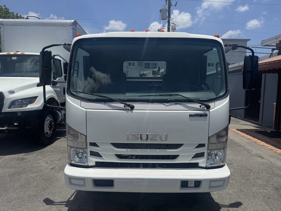 2020 Isuzu Elf - Image 2 of 17