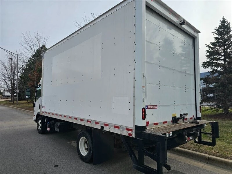 2020 Isuzu Elf - Image 4 of 17