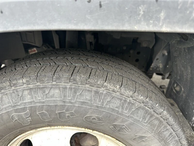 2020 Isuzu Elf - Image 9 of 11