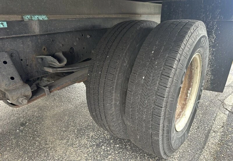 2020 Isuzu Elf - Image 7 of 11