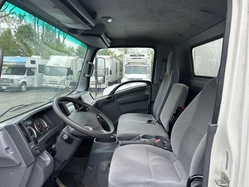 2020 Isuzu Elf - Image 4 of 11